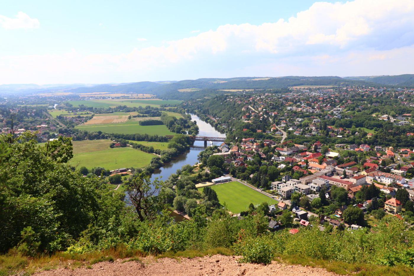 Pohled na Černošice a údolí Berounky